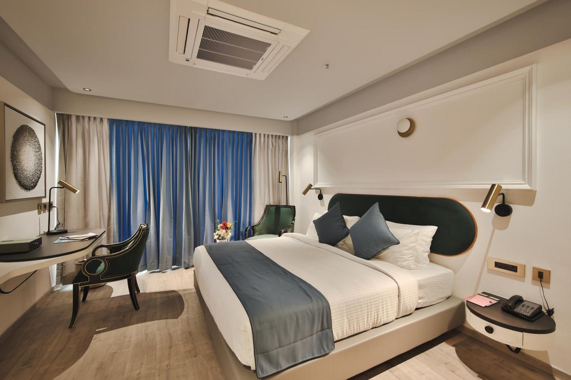 Hotel Pushpak Grande à Kondotty Extérieur photo