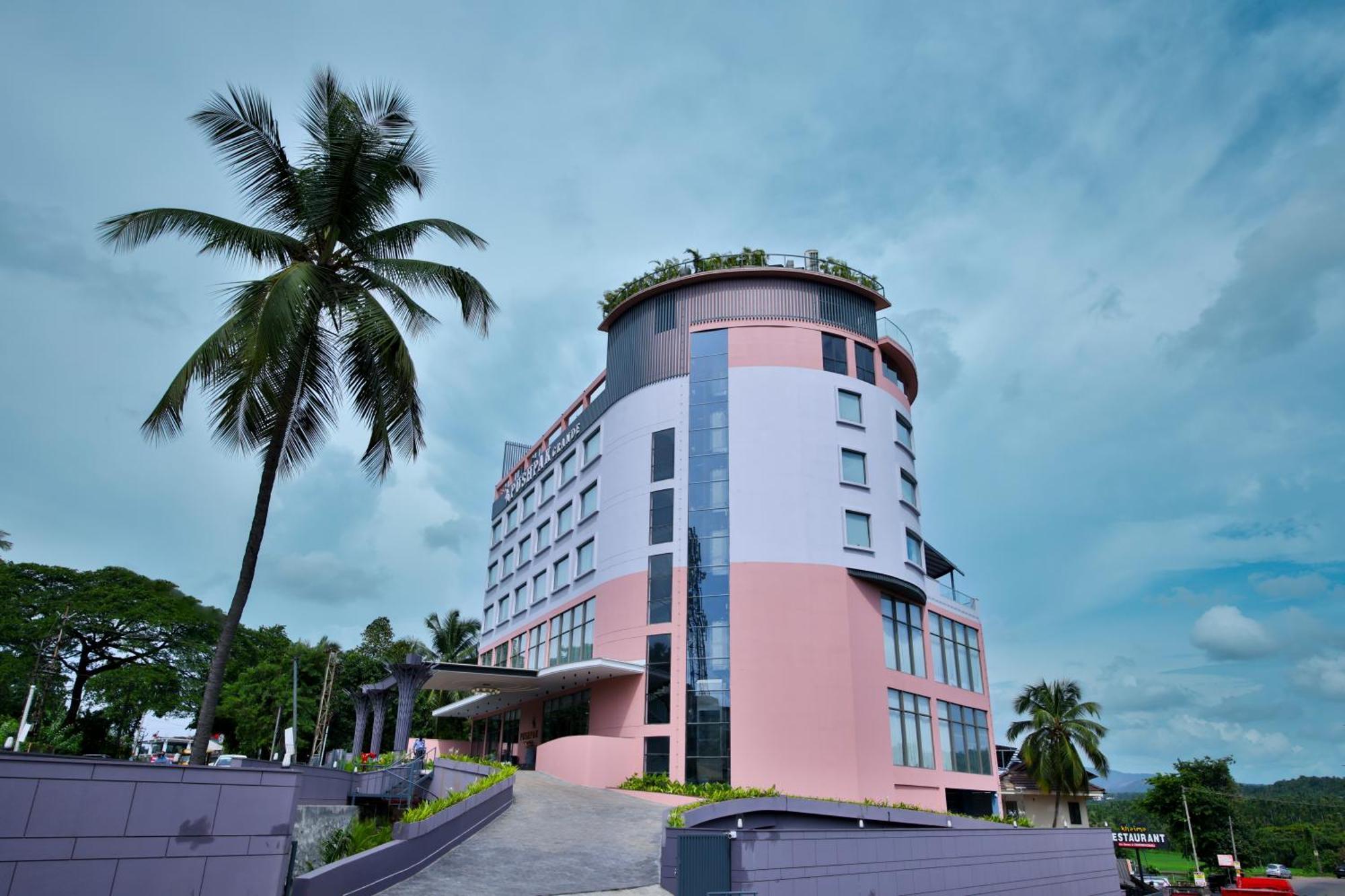 Hotel Pushpak Grande à Kondotty Extérieur photo