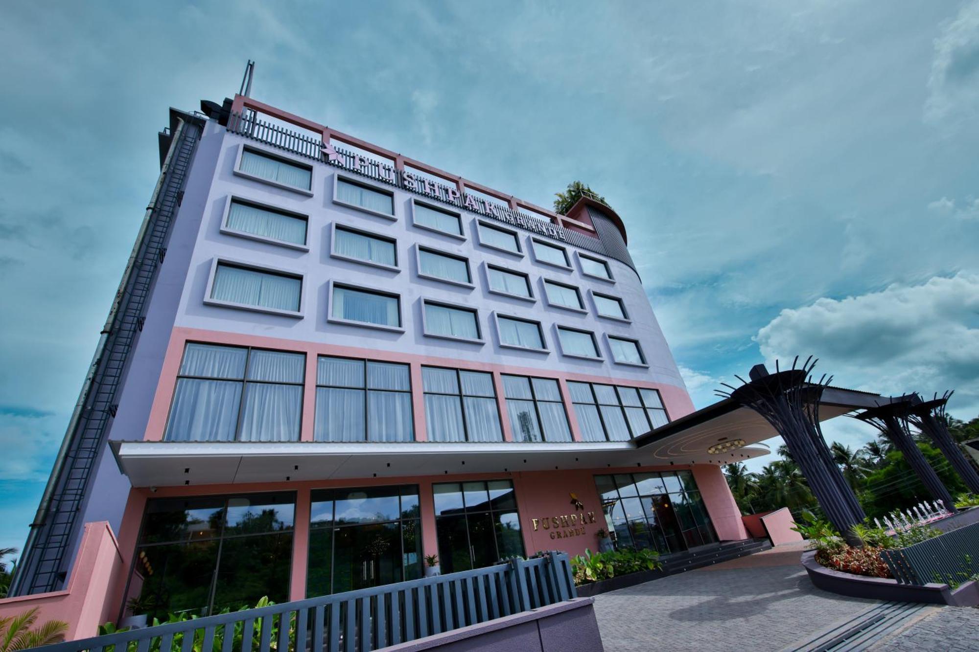 Hotel Pushpak Grande à Kondotty Extérieur photo